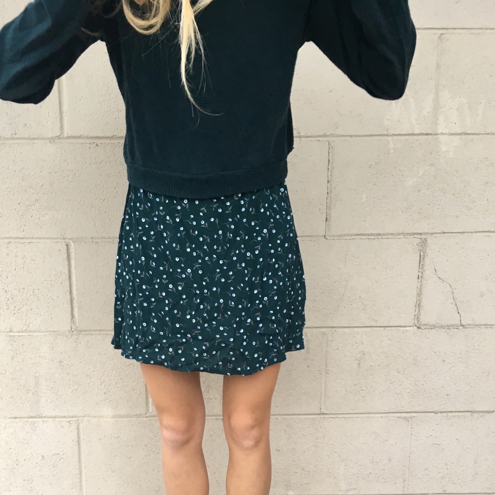 Brandy Melville Green Abi Cropped Wool Sweater